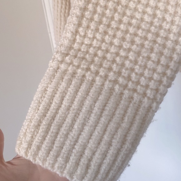 Halston White Sweater - Picture 3 of 4